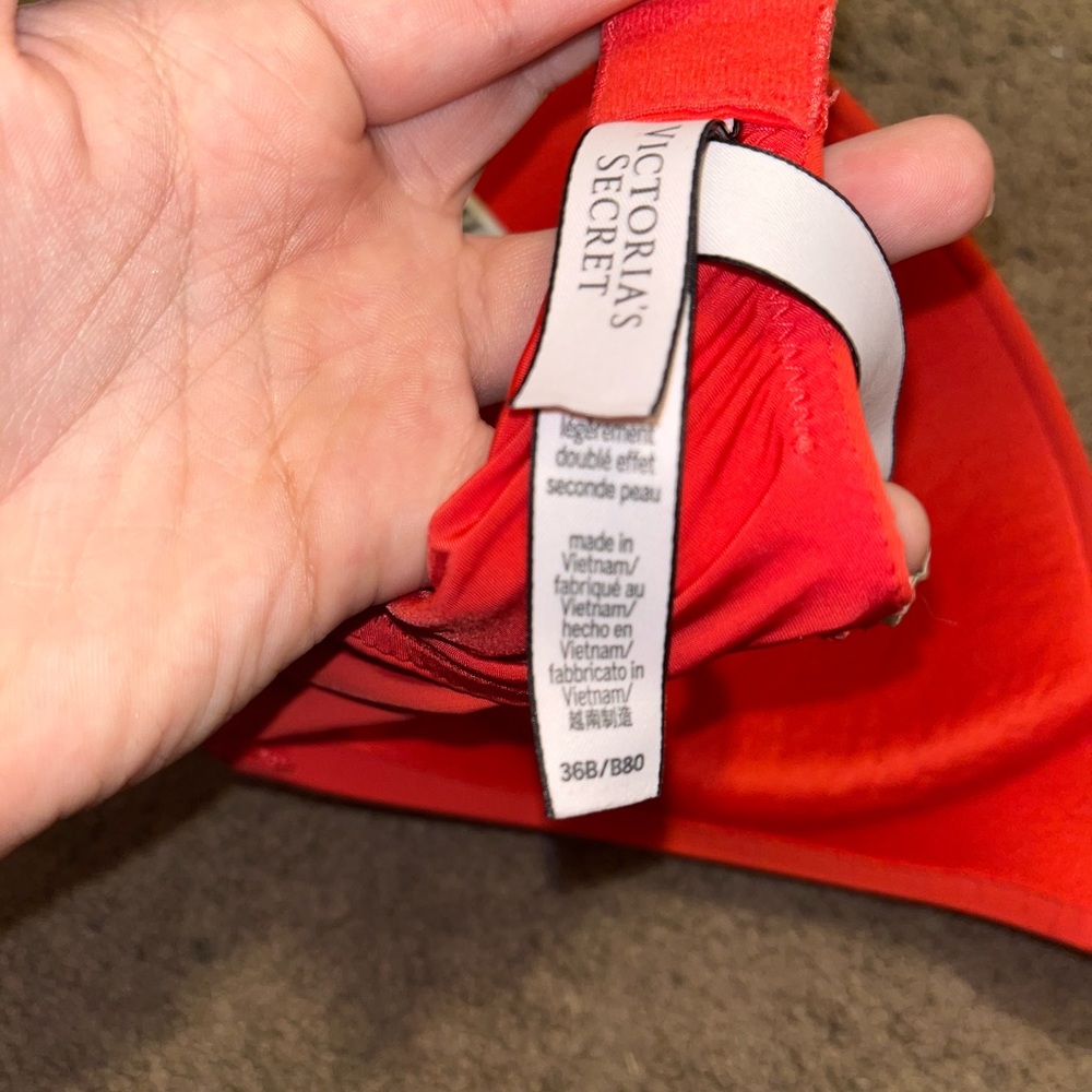 36B, victoria secret bra, red
